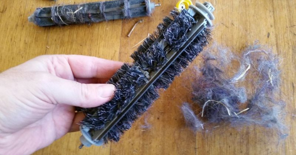 Put the vacuum brush Put the vacuum brush
